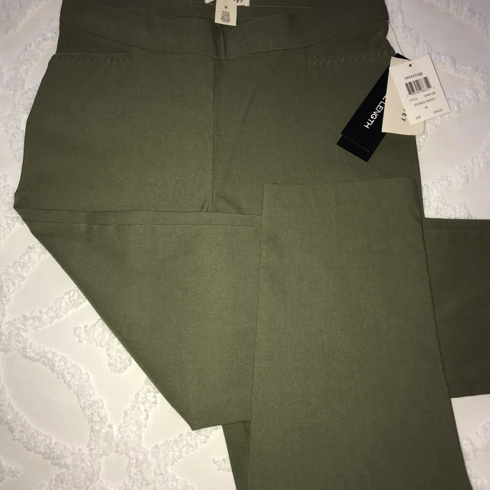🌸 NWT Olive Pencil Pant🌸